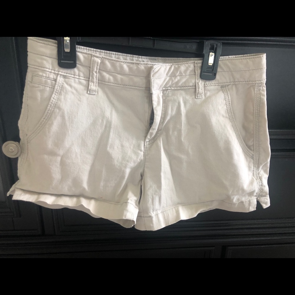 Elle size 4 khaki shorts